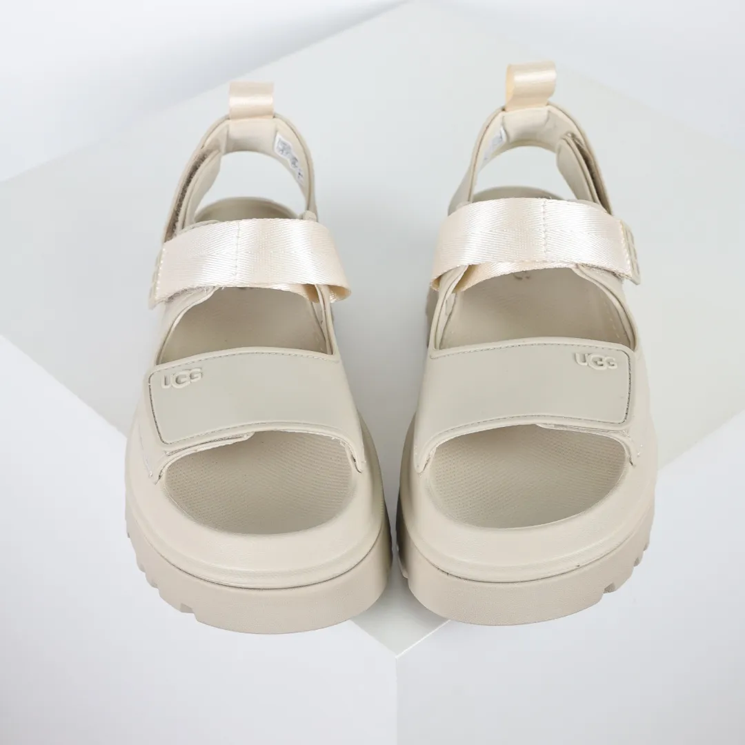 Copy price 💰560 Core recommendation Good price UGG Velcro slippers sandals summer versatile slippers soft sole non-slip beach thick sole casual elegant sandals The style of UGG sandals is really nice. It is suitable for all ages. The soles are made of super lightweight EVA foam. The classic material of U family can be said to be "light" to let you enjoy a different naked feeling. It is one of the most worth buying sandals in history. I guarantee you will not regret the series. Original OEM production Y products are available now. Size: 35 36 37 38 39 40